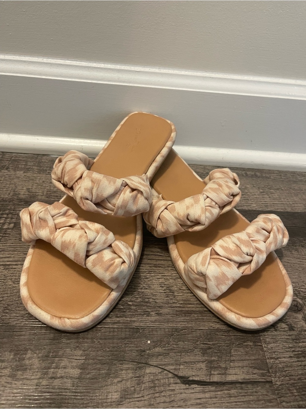 Women’s Universal Thread Slide Sandals